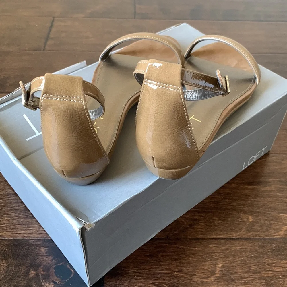NIB LOFT Single Strap Mini Wedge Sandals Size 7